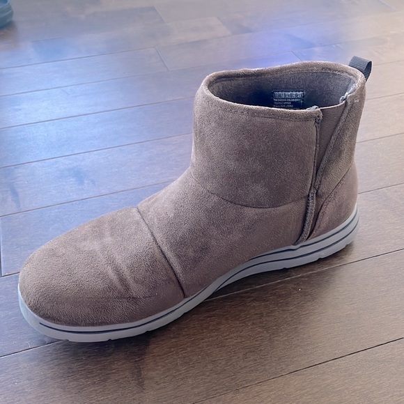 Like NEW!! Skechers boots for men / Bottes doublées en fausse fourrure - Picture 4 of 8